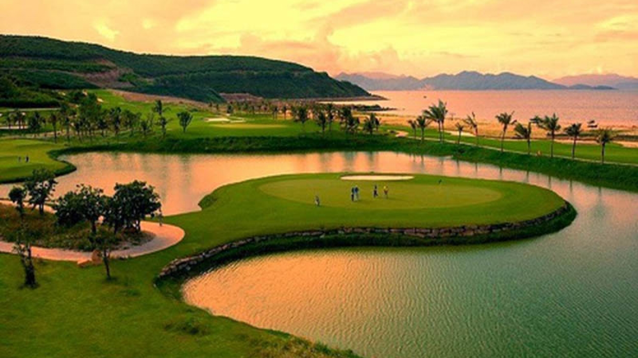 Hanoi - Halong Bay Golf Package