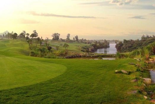 Sân golf Sky Lake