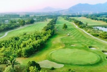 Sân golf Hà Nội (Minh Trí)
